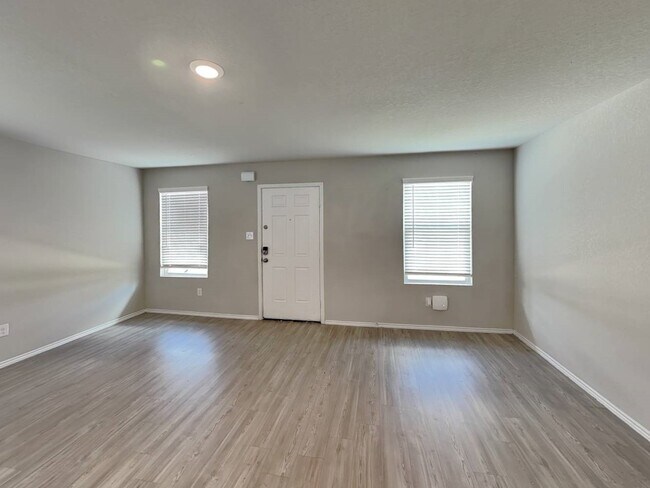 Foto del edificio - 5517 Verdugos Pl