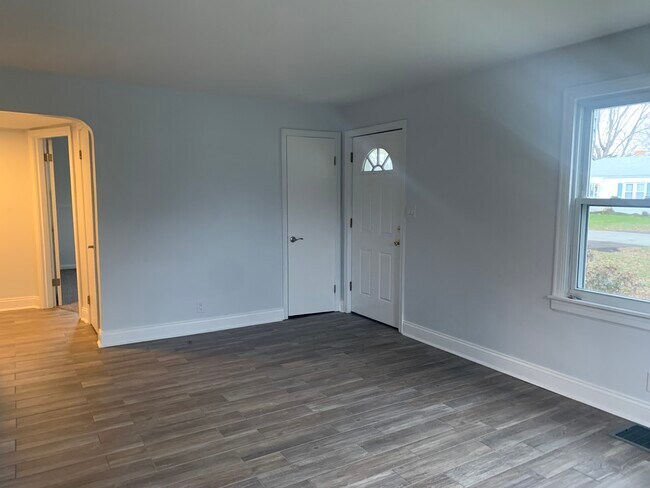 Building Photo - 2531 Sunshine Dr