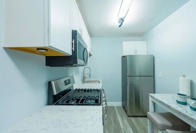 Building Photo - 70 Shrewsbury Green Dr