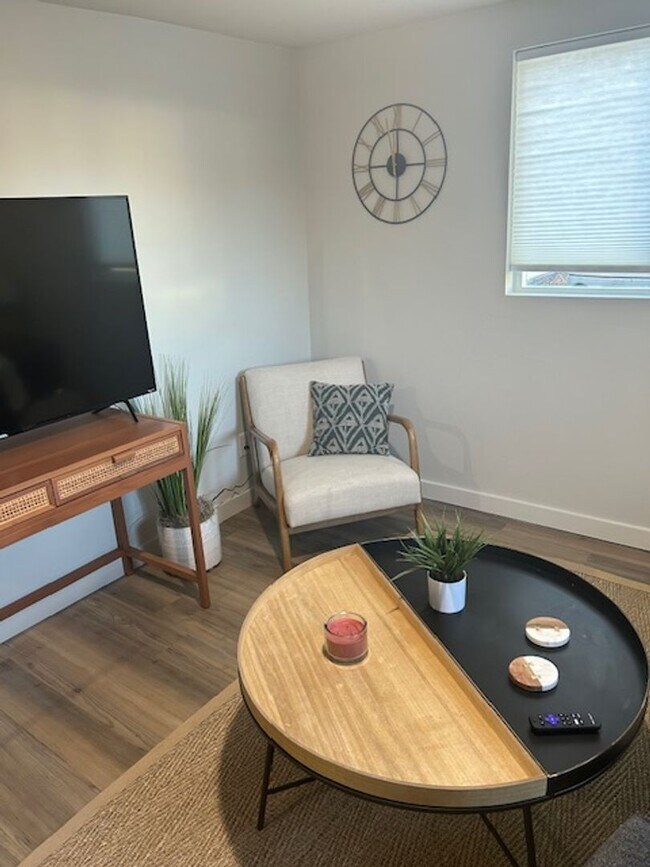 Foto del edificio - Charming 1-Bedroom, 1-Bath House Fully Fur...