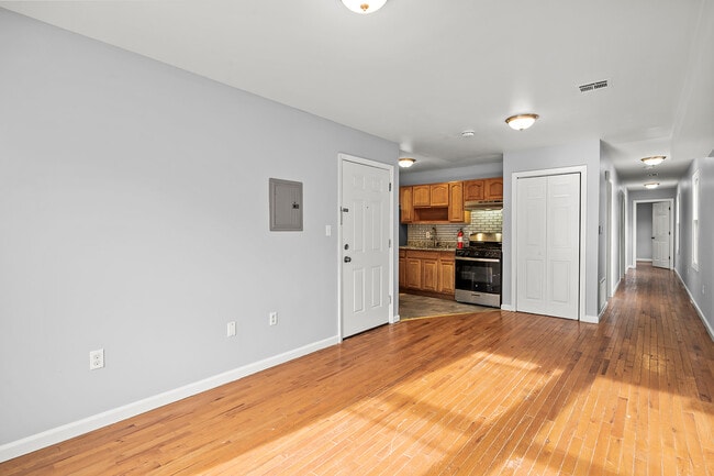 Building Photo - 137 Godwin Ave