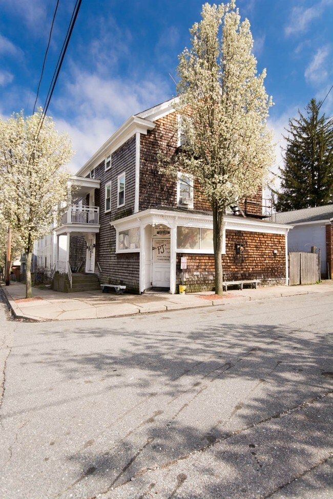 Building Photo - 301-303 State Ave