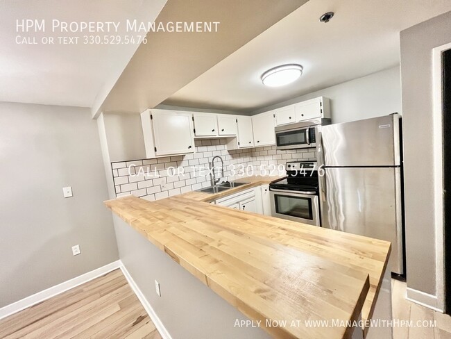 Building Photo - Two-Bedroom Apartment for Rent