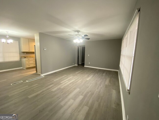 Building Photo - 4610 Cresant Ln