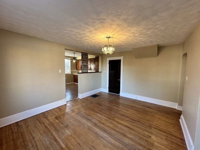 Building Photo - 127-127 Steadman St