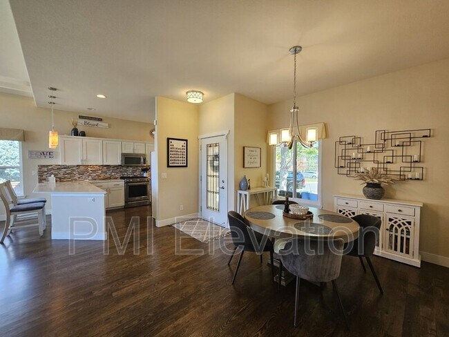 Building Photo - 9875 Poppy Ct