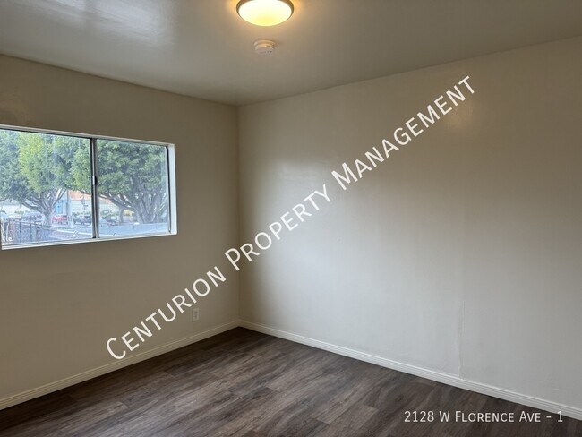 Foto del edificio - 2128 W Florence Ave