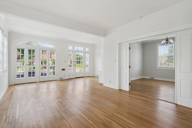 Building Photo - 1633 Jefferson Ave