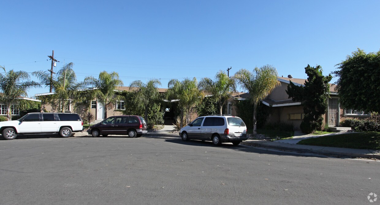 Building Photo - 3720 Cottonwood St