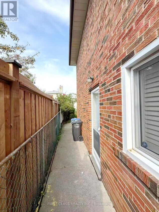 Primary Photo - 3277 Cardross Rd