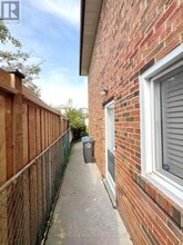 Building Photo - 3277 Cardross Rd