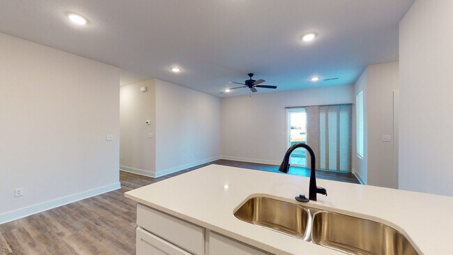 Foto del edificio - 15656 E 21st Ct N