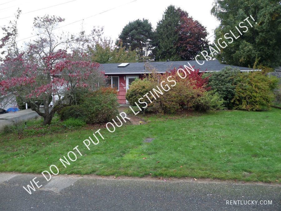 Foto principal - Super Cute 3-Bedroom Home w/Gorgeous Priva...