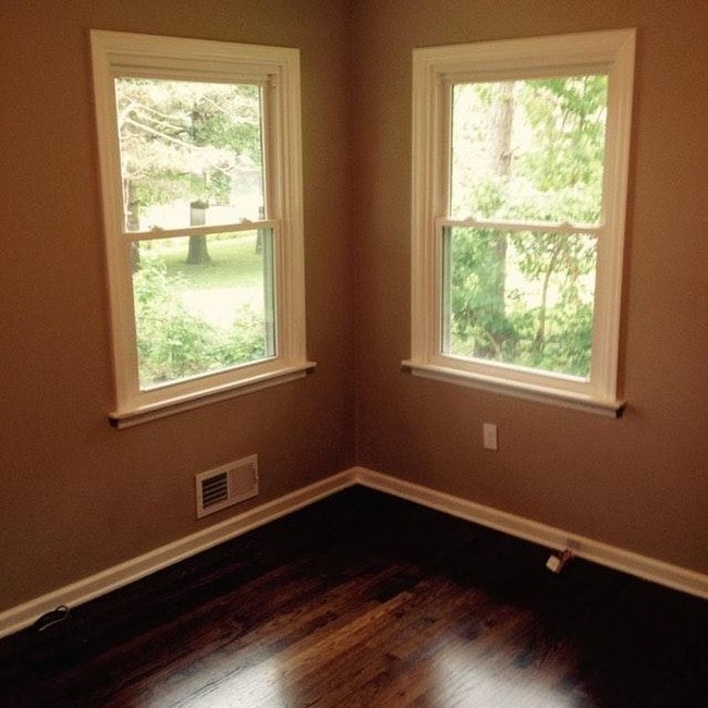 Building Photo - 2307 Queen Ridge Dr