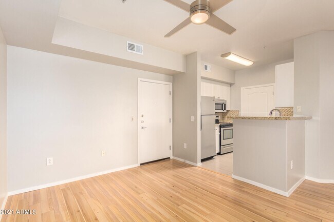 Building Photo - 1701 E Colter St