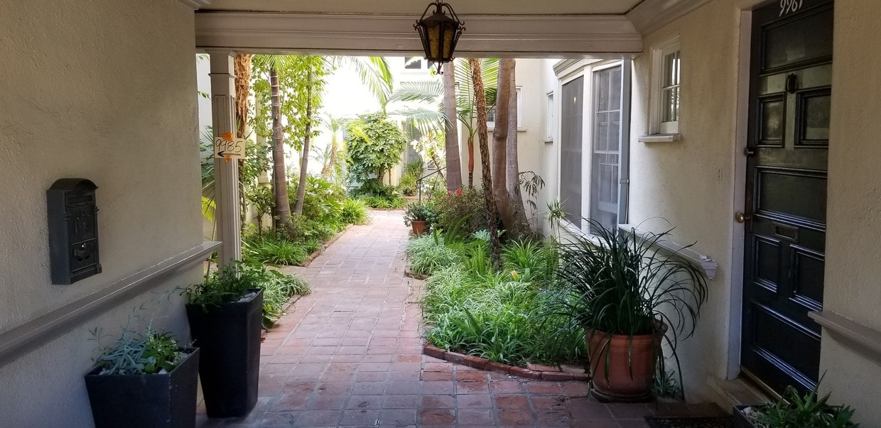 Courtyard - 9981 Robbins Dr