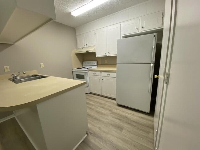 Building Photo - 411A Lindale St