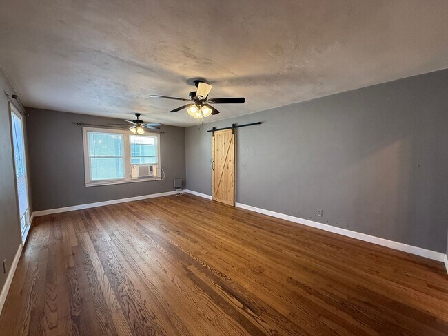 Foto del edificio - 422 Angelo Blvd