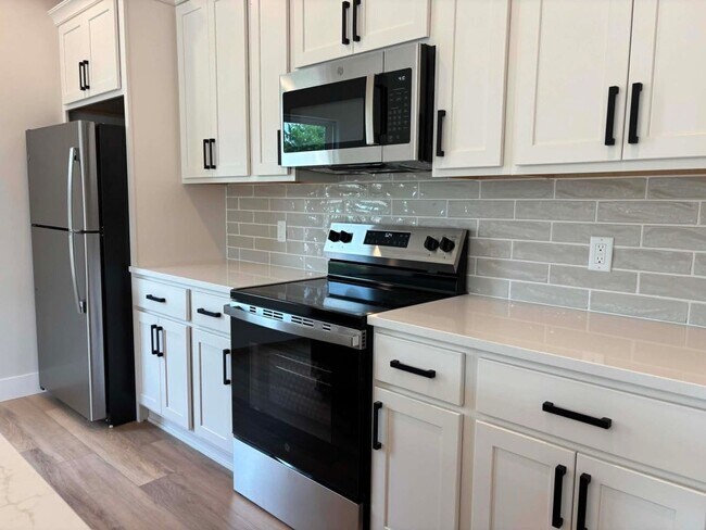 Foto del edificio - Brand-New Townhomes Near 5 Mile & East Beltline