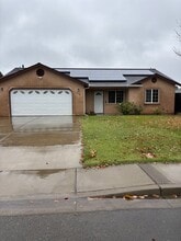 Building Photo - 270 Yew St