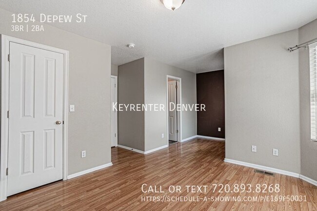 Foto del edificio - Charming townhome moments from all that Ed...