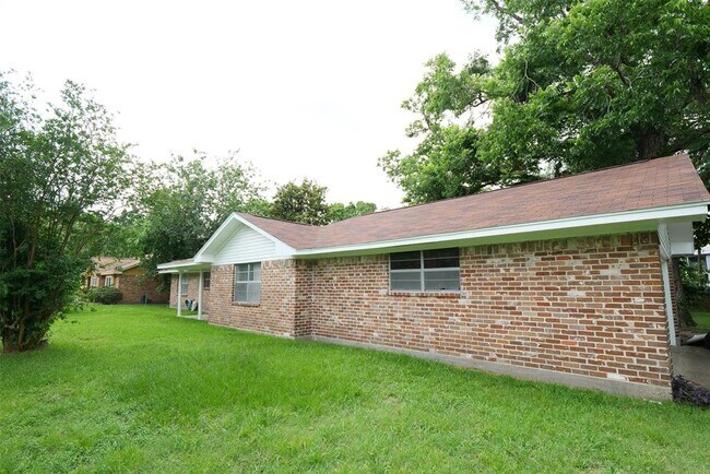 Foto del edificio - 6627 D S Bailey Ln