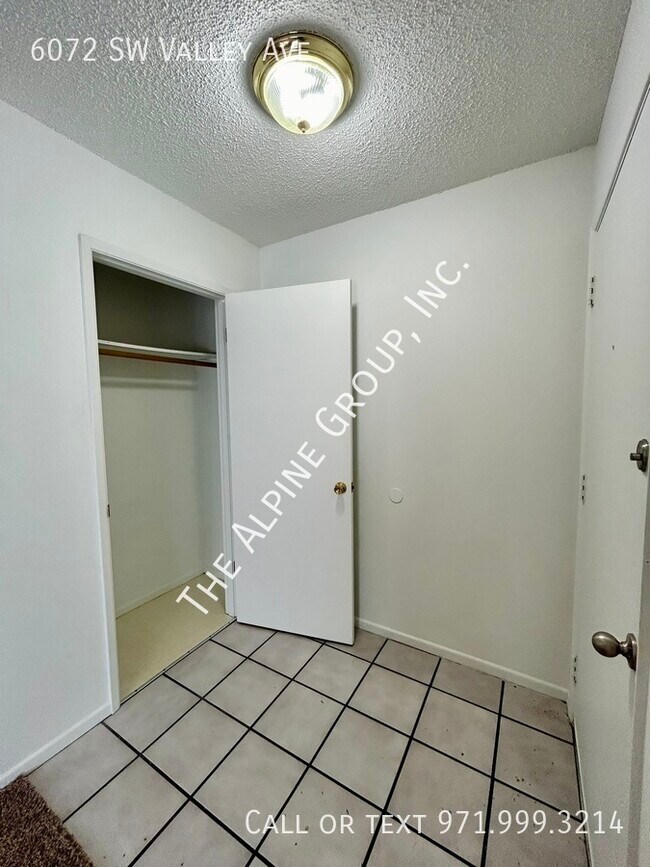Building Photo - Single level 2 bed, with A/C in Highland n...