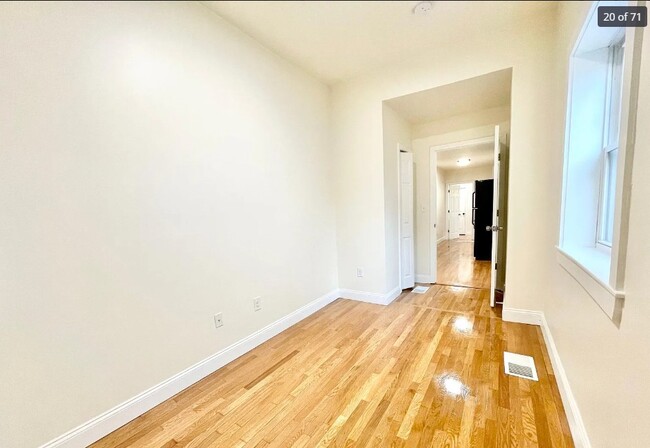 Foto del edificio - 523 E 3rd St