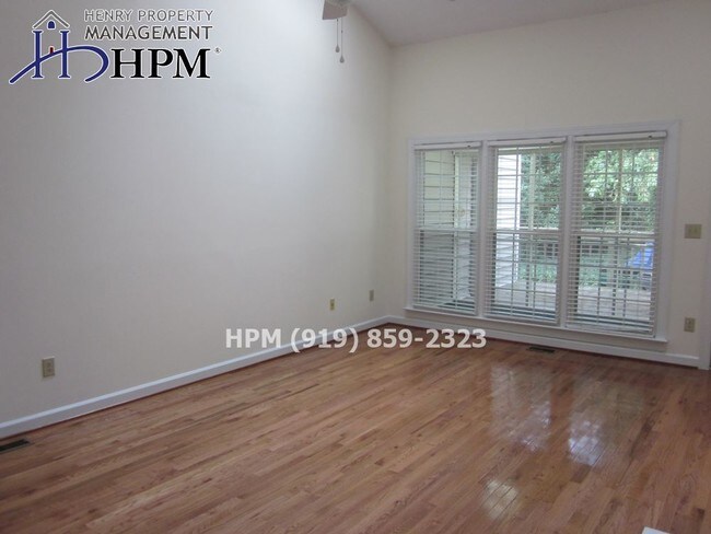 Foto del edificio - 103 Heatherwood Dr