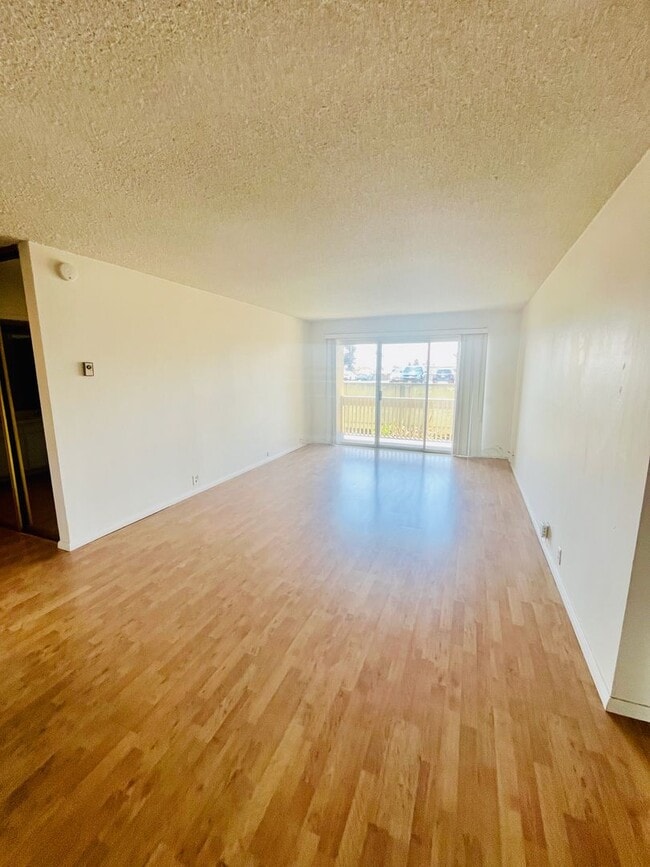 Building Photo - LARGE AND BRIGHT 2BD/2BA CONDO AVAILABLE I...