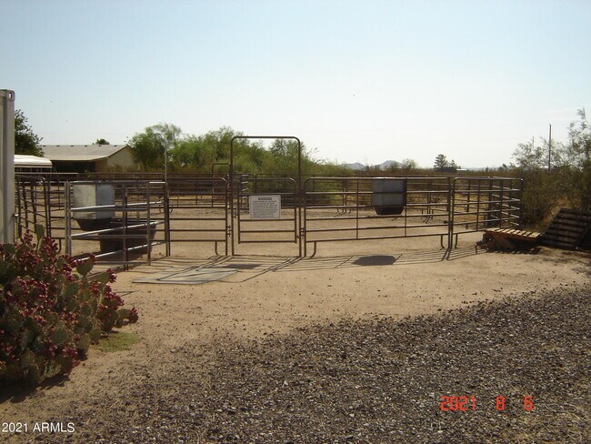 Foto del edificio - 51504 W Donald Dr