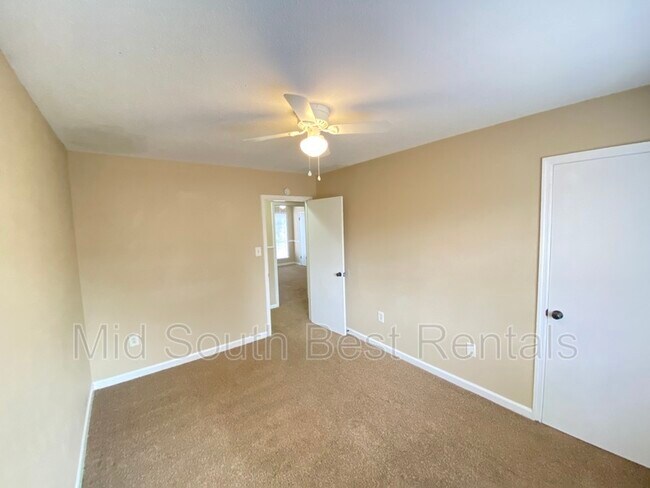 Building Photo - 3473 Clearbrook St