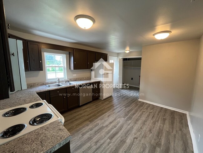 Building Photo - 211 Vasbinder Dr
