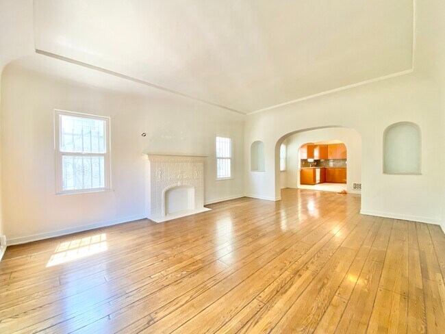 Foto del edificio - 321 S Reeves Dr