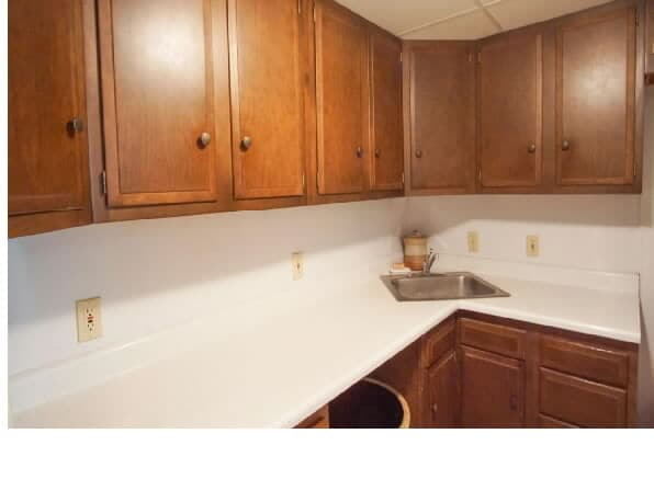 Kitchen - 300 S Side Dr