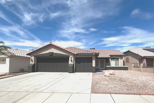 Building Photo - single story, 4 bed, 2 bath, 3 car garage with no HOA