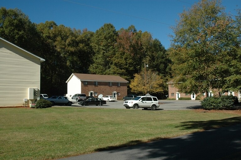 Main Photo - 212 Green Acre Ln