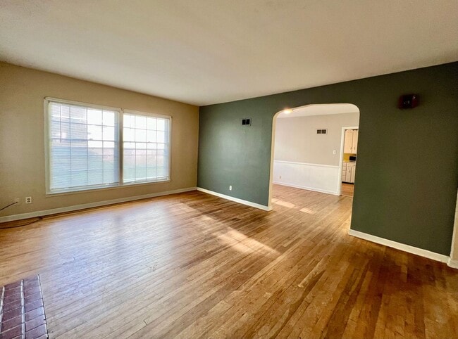 Building Photo - Great 3 Bedroom Near Aggieville & KSU! Pre Leasing for 2026-2027 School Year!