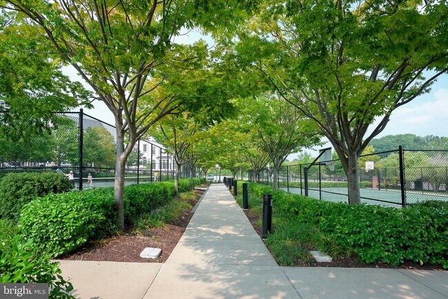 Foto del edificio - 11229 Chase St