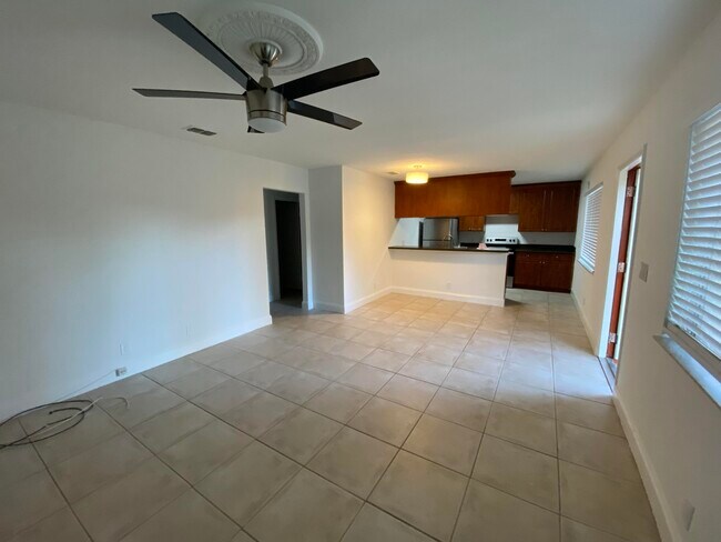 Building Photo - 2124 Catherine Dr