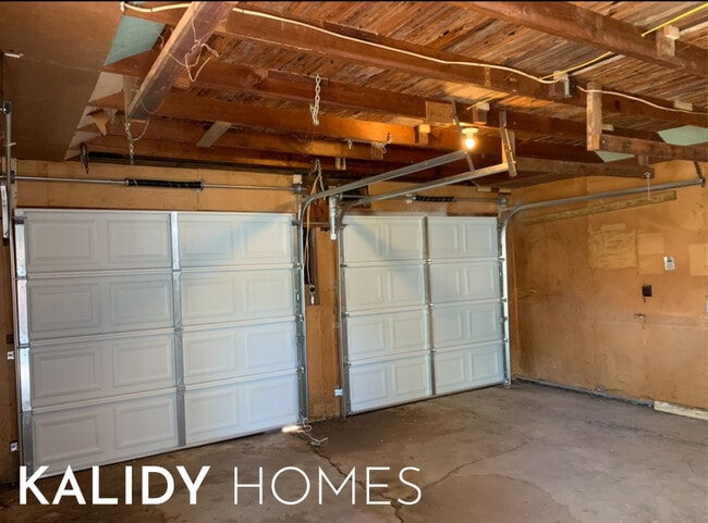Building Photo - 1141 SW 52nd St