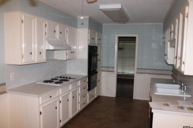 Foto del edificio - 713 Meadow Creek Dr