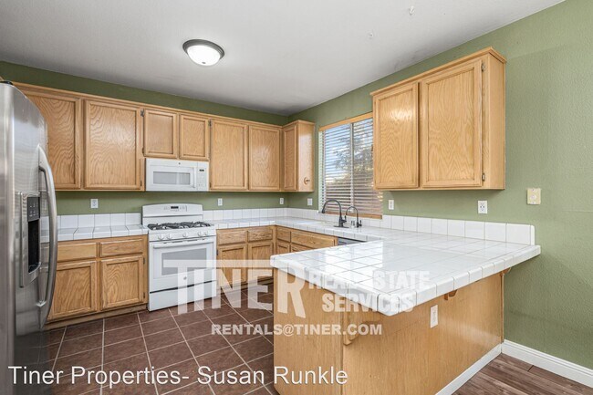 Building Photo - 3 br, 3 bath House - 8400 Shawntel Way