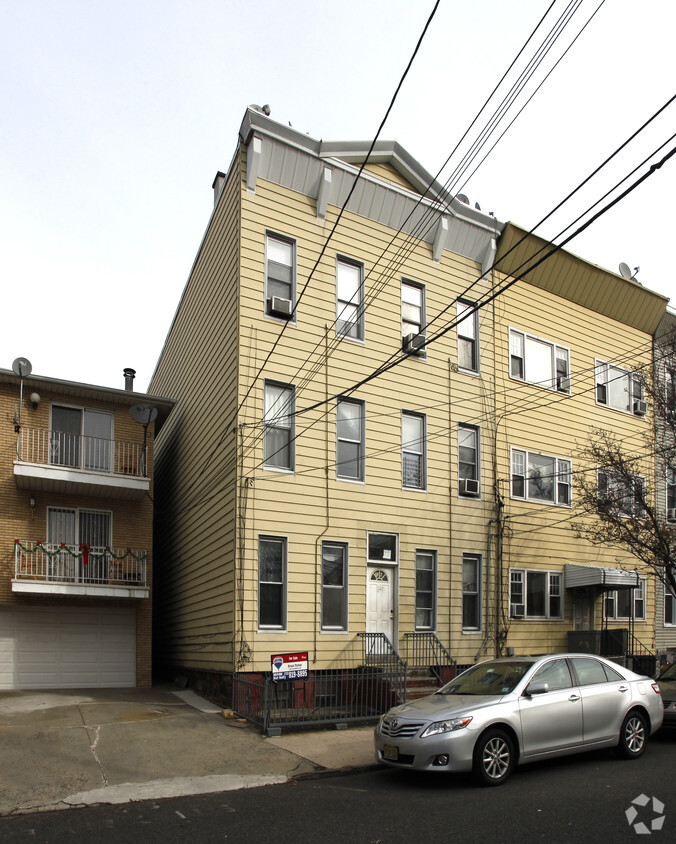 Primary Photo - 128 St Pauls Ave