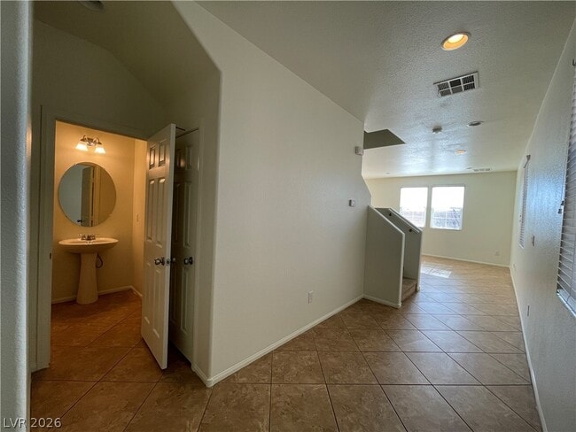 Building Photo - 10662 Summerbell St