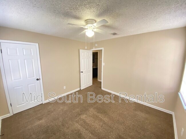 Building Photo - 4391 Beacon Hls Dr