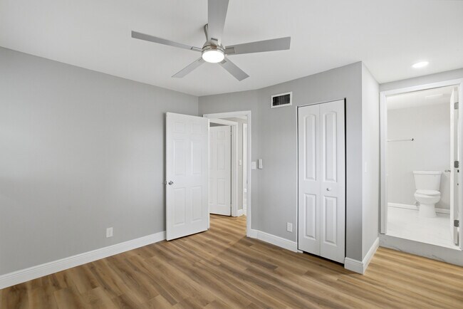 Foto del edificio - 937 La Marche Dr