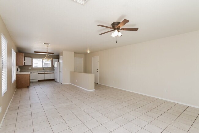 Foto del edificio - 2200 E Spruce Dr