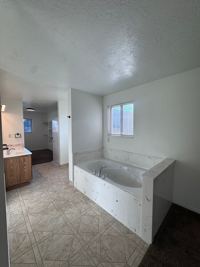 Foto del edificio - 580 N Allanwood Pl