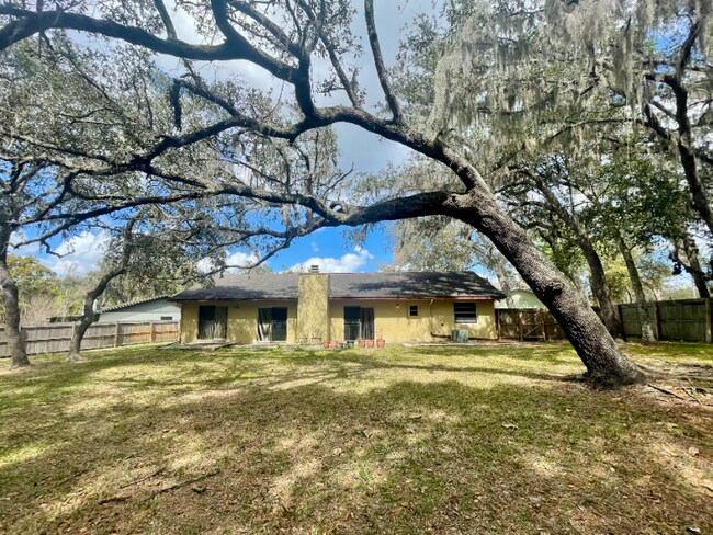 Building Photo - 837 Benchwood Ct